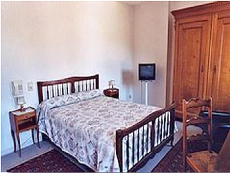 Hôtel de Paris Poligny  Quarto foto